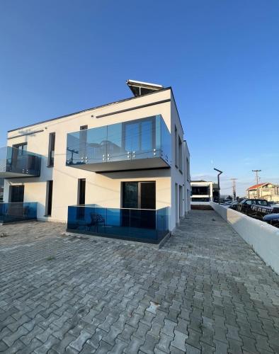 Barocco Island Studios in Potamia, Greece