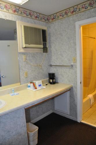 Merrimac Inn & Suites - photo 13