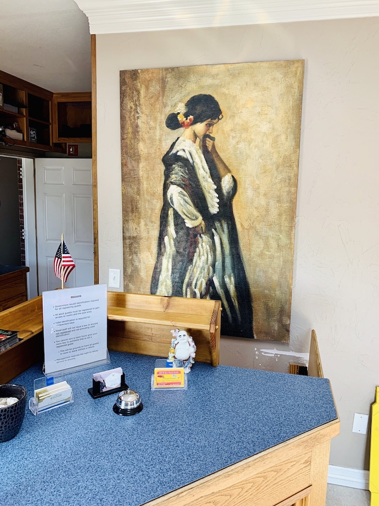 Weston Inn & Suites - photo 3