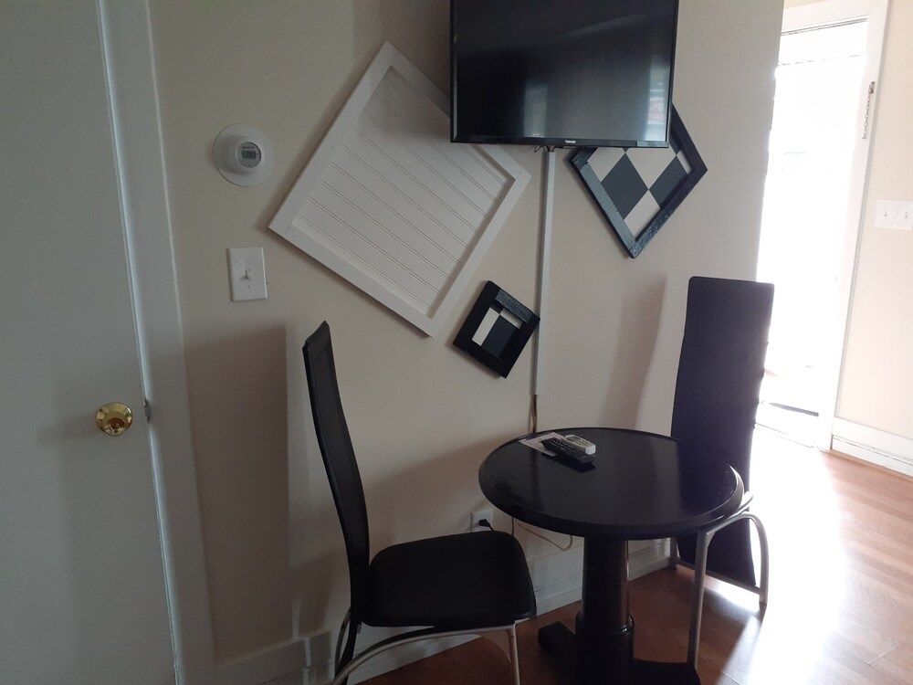 Town Line Motel - photo 12