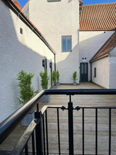 No 8 Plants Yard Modern Studio In Worksop 20697735 — Worksop