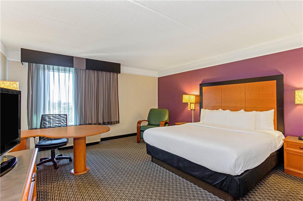 La Quinta Inn & Suites by Wyndham Orlando I Drive Conv Ctr - photo 27
