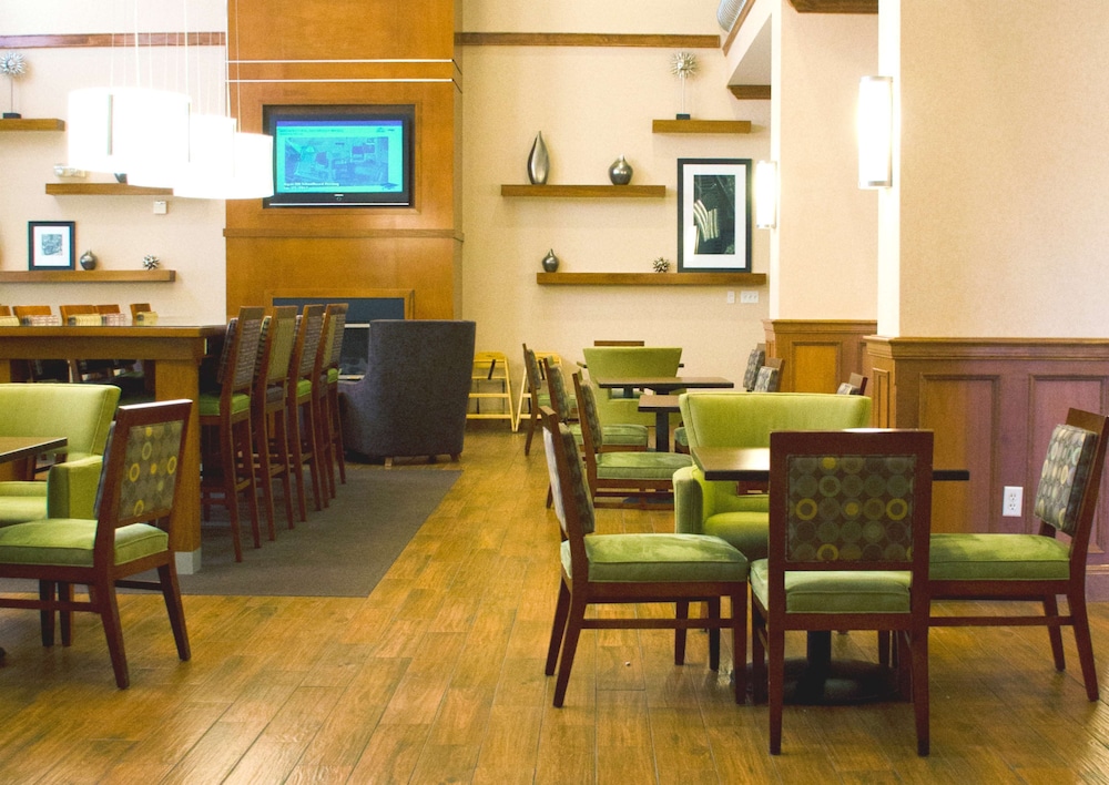 Hampton Inn and Suites College Station - photo 6