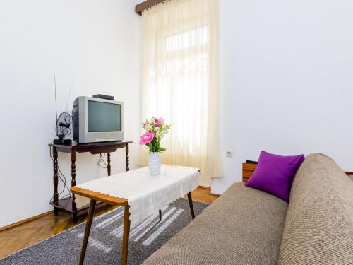 Apartment Lucy Two Bedroom Apartment with Terrace and City View Gustin