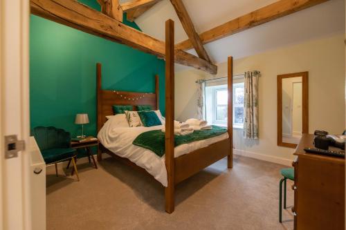 Caer Fedwen Barns Dyffryn Cottage King bed self catering with Hot Tub — 4-Star Luxury Hotel in Denbigh, United Kingdom