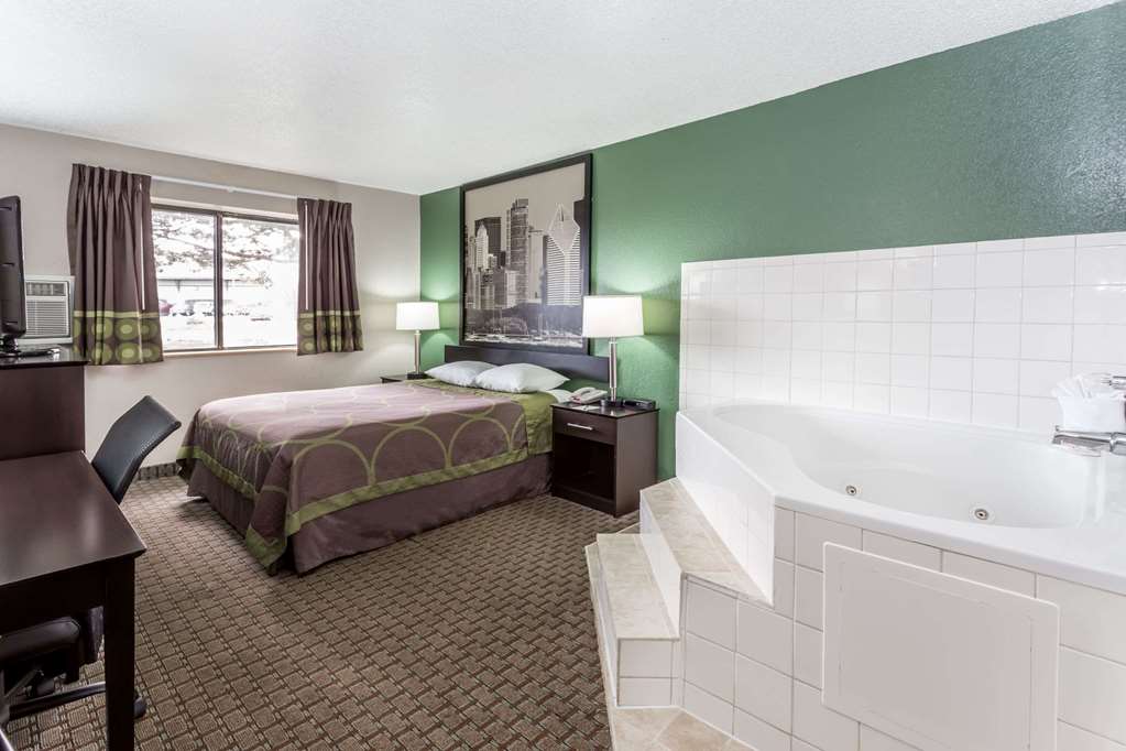 Super 8 by Wyndham Mundelein Libertyville Area - photo 12