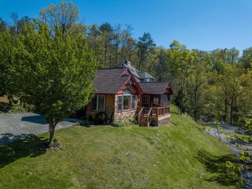 Sunset View Chalet — 4-Star Luxury Hotel in Sevierville, United States