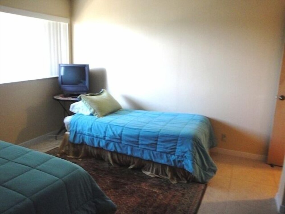 Hibiscus Oceanfront Resort - photo 4
