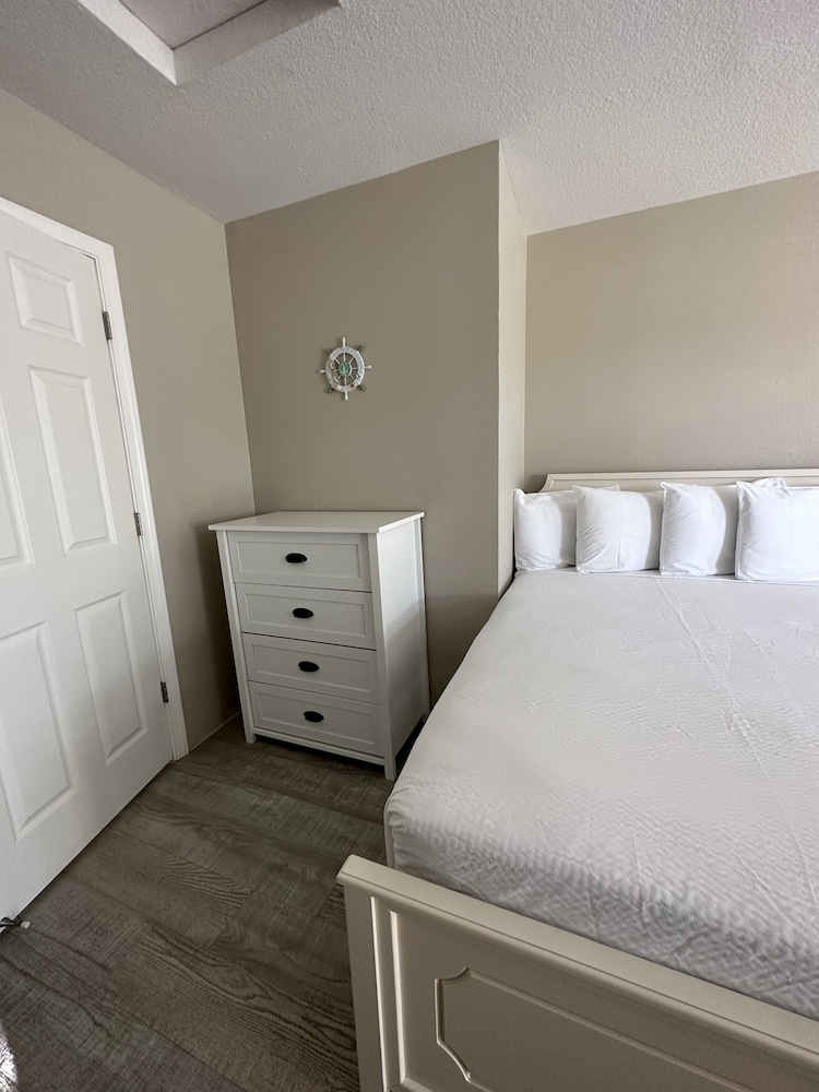 The Coastal Inn and Suites - photo 44