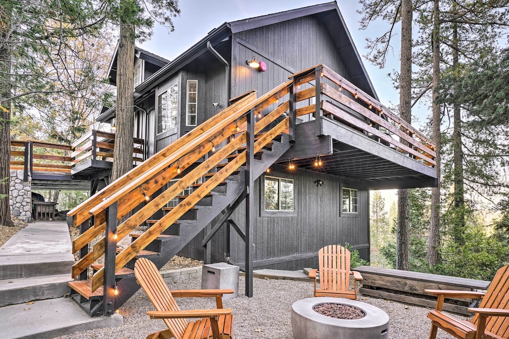 Luxe Lake Arrowhead Getaway with Treetop Views in Lake Arrowhead, United States