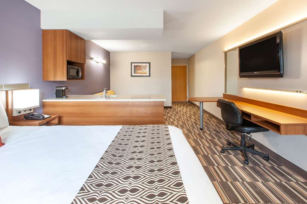 Microtel Inn & Suites by Wyndham Pittsburgh Airport - photo 13