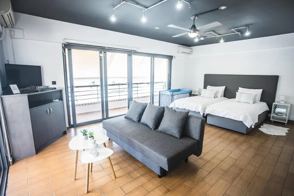P & I — 4-Star Luxury Hotel in Athens, Greece