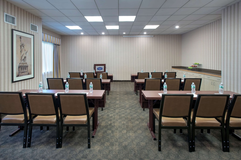 Hampton Inn Ny Jfk - photo 48