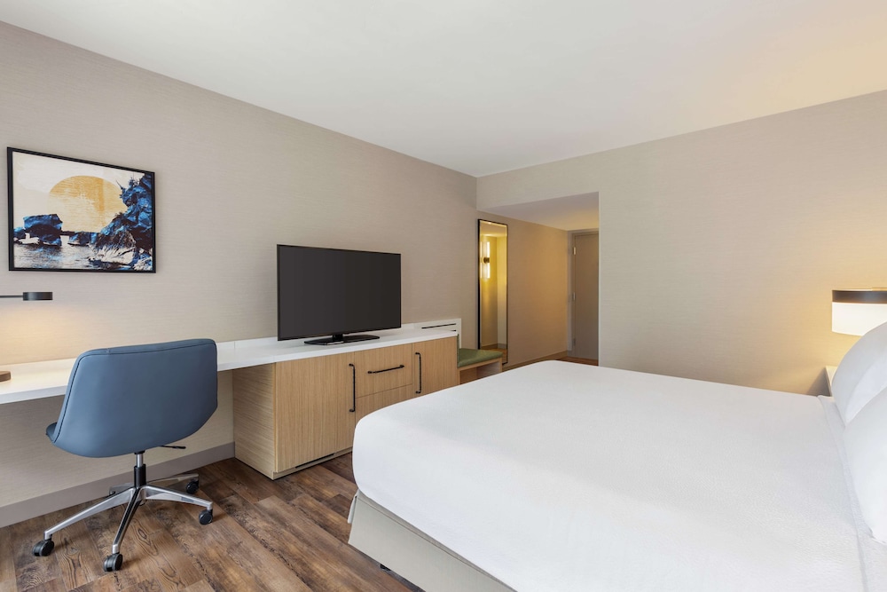 Hilton Garden Inn Monterey - photo 25