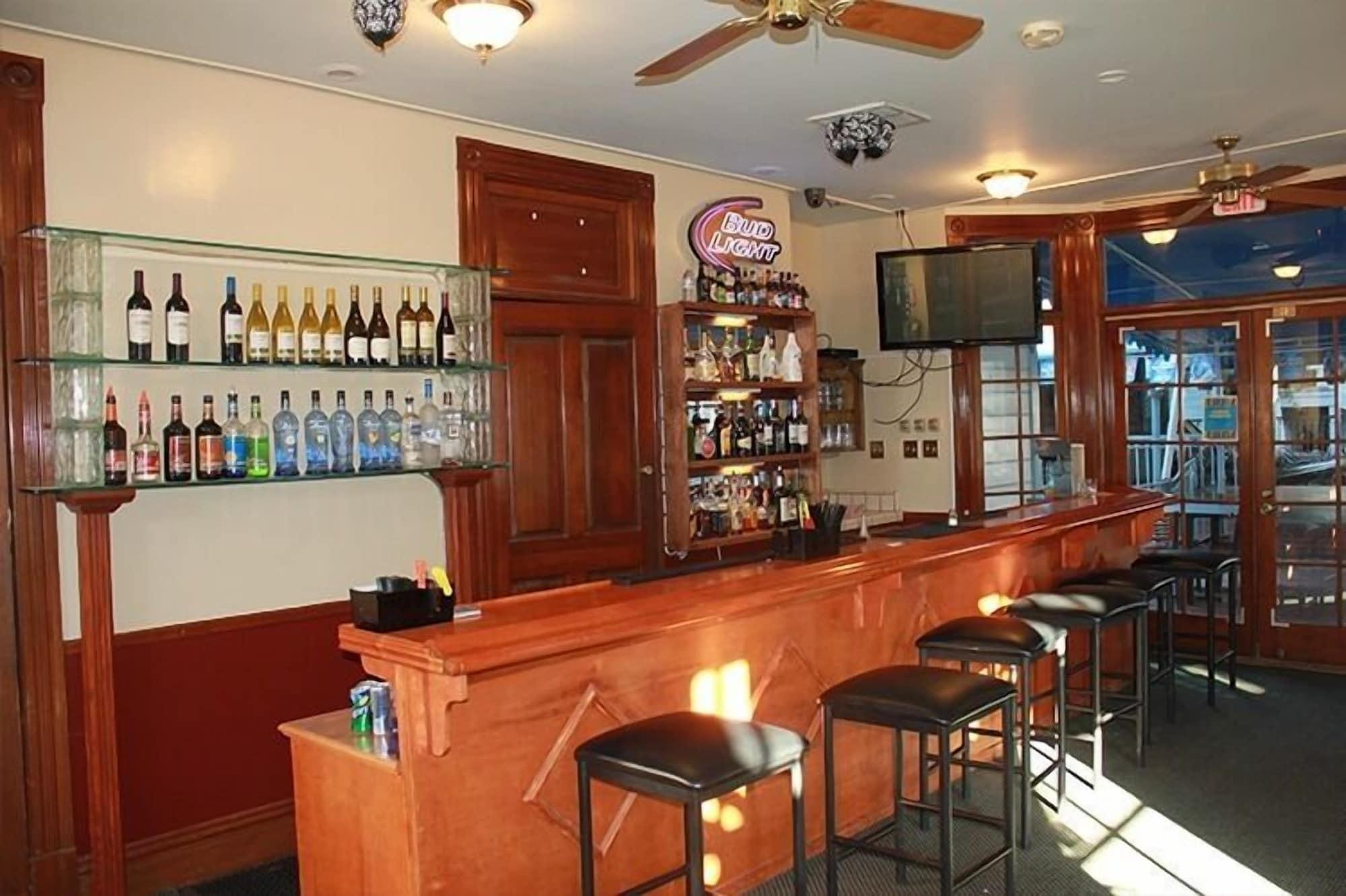 Irwin Street Inn - photo 12