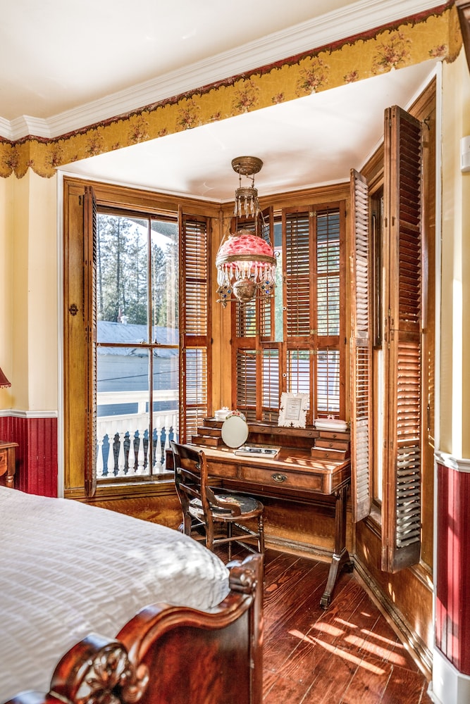 The Dutch Flat Hotel - photo 16