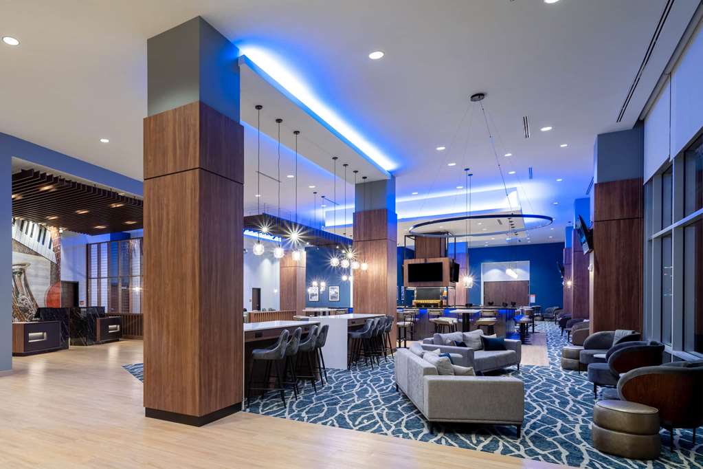 La Quinta Inn & Suites by Wyndham Nashville Downtown Stadium - photo 7