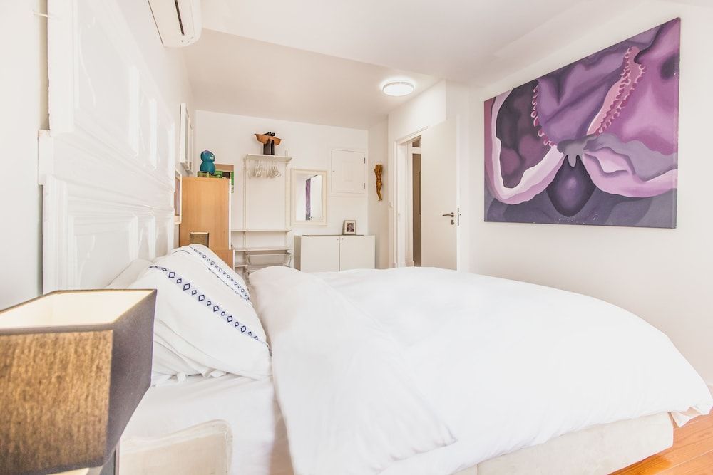 Santos Art Duplex - carbon neutral hotel in Lisbon