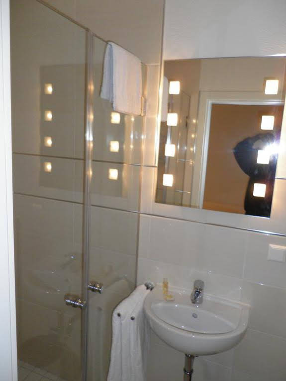 Astra Hotel — Kaiserslautern — photo 2