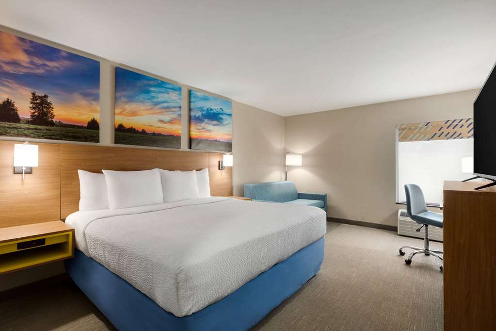 Days Inn by Wyndham Hillsboro - photo 15