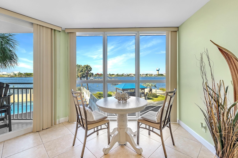 SeaSpray Riverside 214 — 4-Star Luxury Hotel in Pensacola, United States