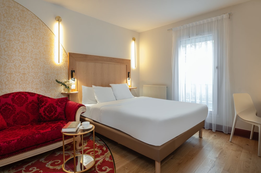 L'Orangerie du Château des Reynats — 4-Star Luxury Hotel in Chancelade, France