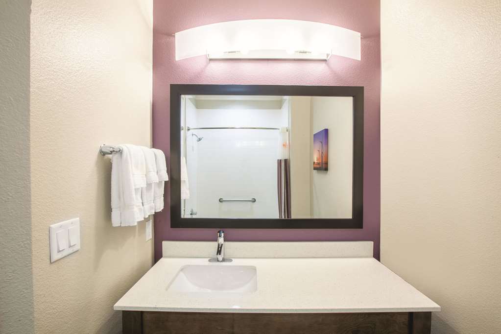 La Quinta Inn & Suites by Wyndham San Marcos Outlet Mall - photo 10