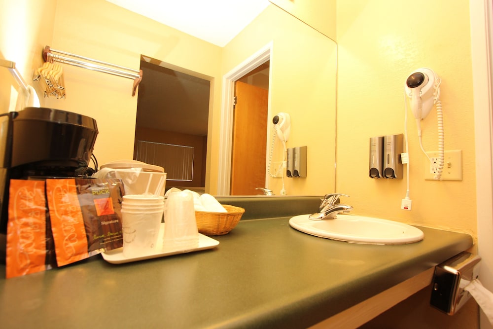 Oakhurst Lodge - photo 12