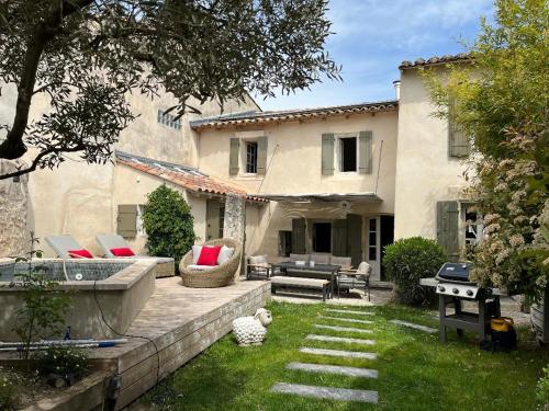 Le Clos De L'olivier — hotel in Eyragues