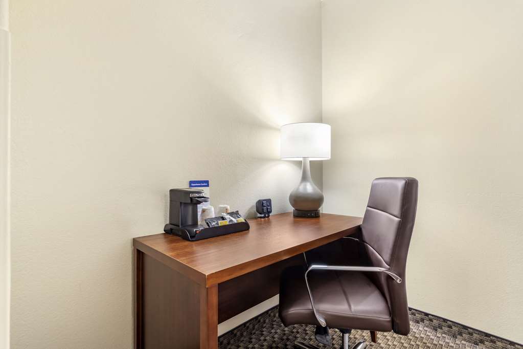 Comfort Suites Medical Center near Six Flags - photo 17