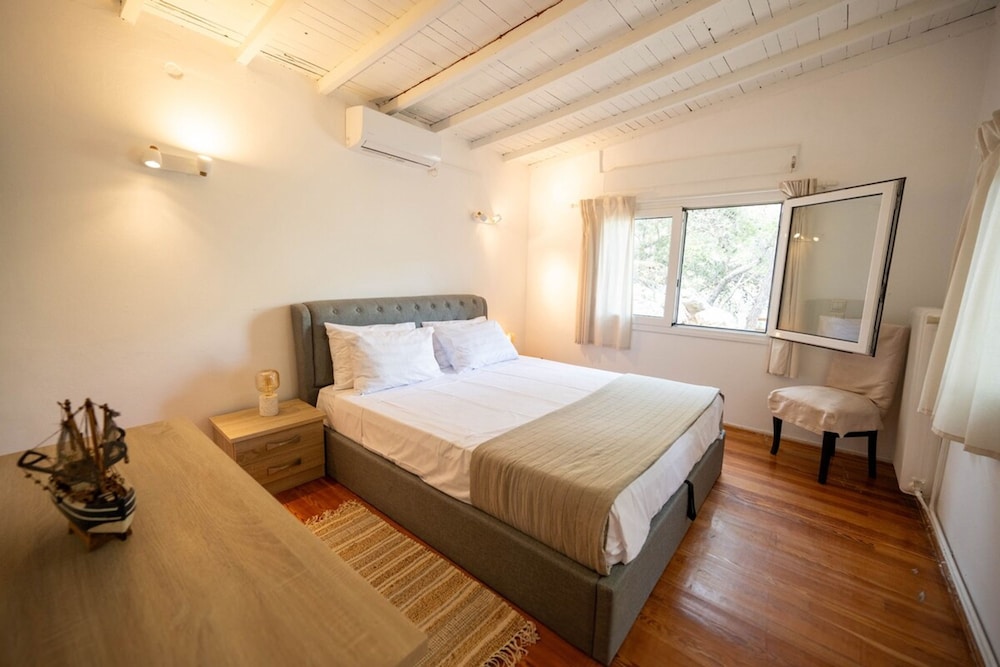 Aeraki Cottage at Heraion Lagoon — 4-Star Luxury Hotel in Loutraki, Greece