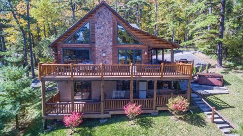 Logxurious in Oakland, United States