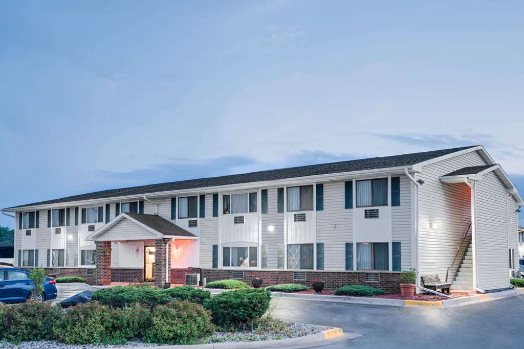 Super 8 by Wyndham Tomah Wisconsin - featured photo
