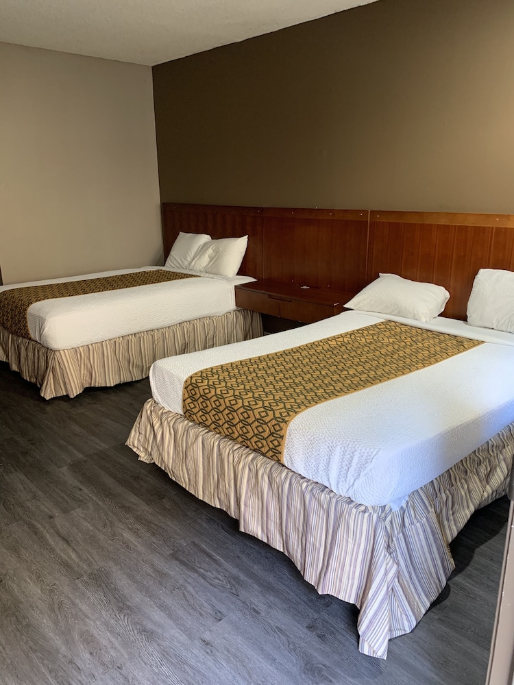Good Nite Inn — Whittier