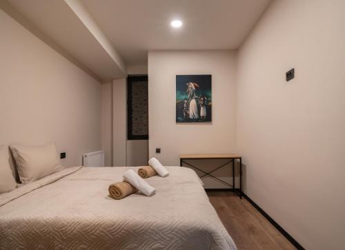 Niabi Apartments with Cinema and Billiards