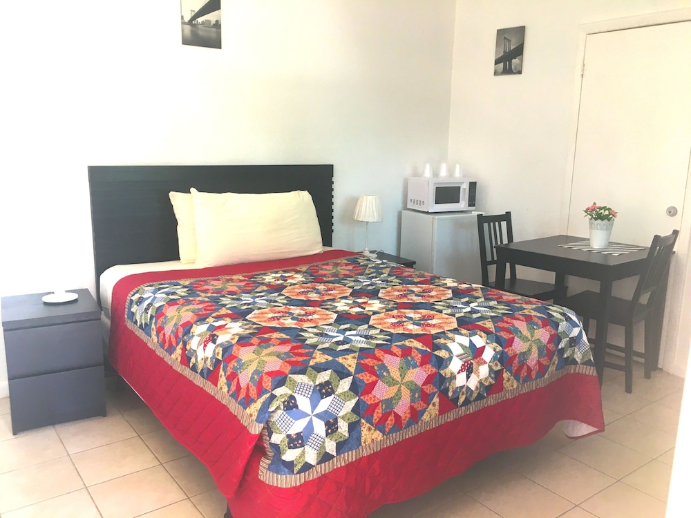 Richard's Pet Friendly Motel - photo 4