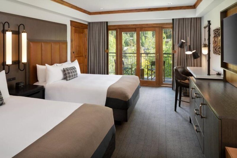 Luxury Hotel Room With 2 Queen Beds in Lionshead Village in Vail, United States