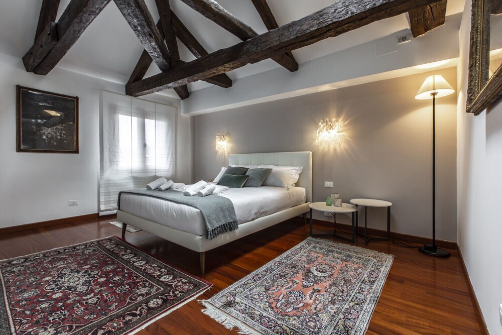 San Pantalon Luxury Penthouse R&R — 4-Star Luxury Hotel in Venice, Italy