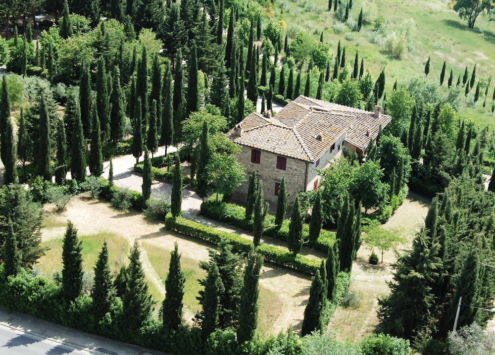 Podere Mezzastrada Place of Charme — 4-Star Luxury Hotel in Fiano, Italy