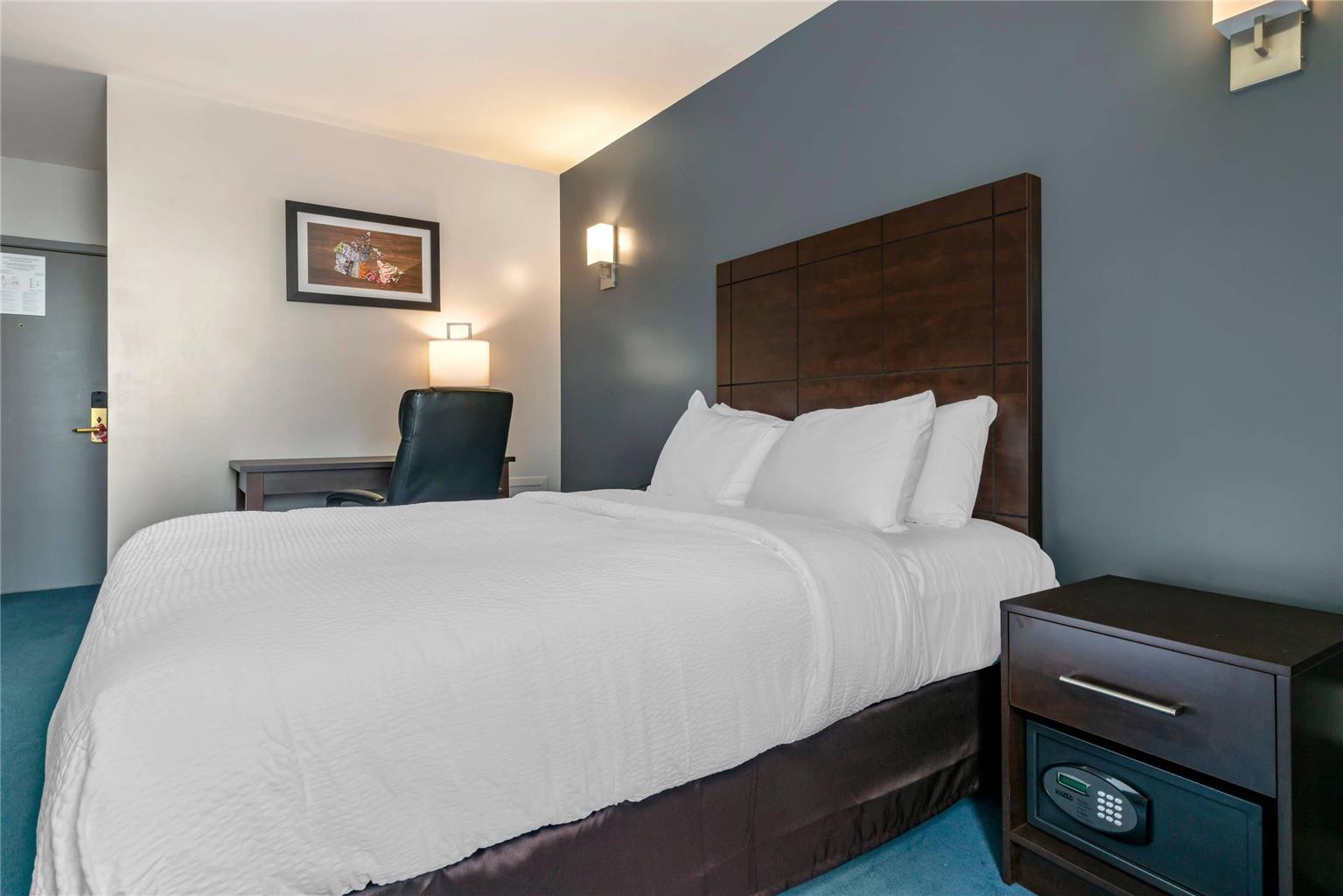 Econo Lodge - last minute hotel in Montreal