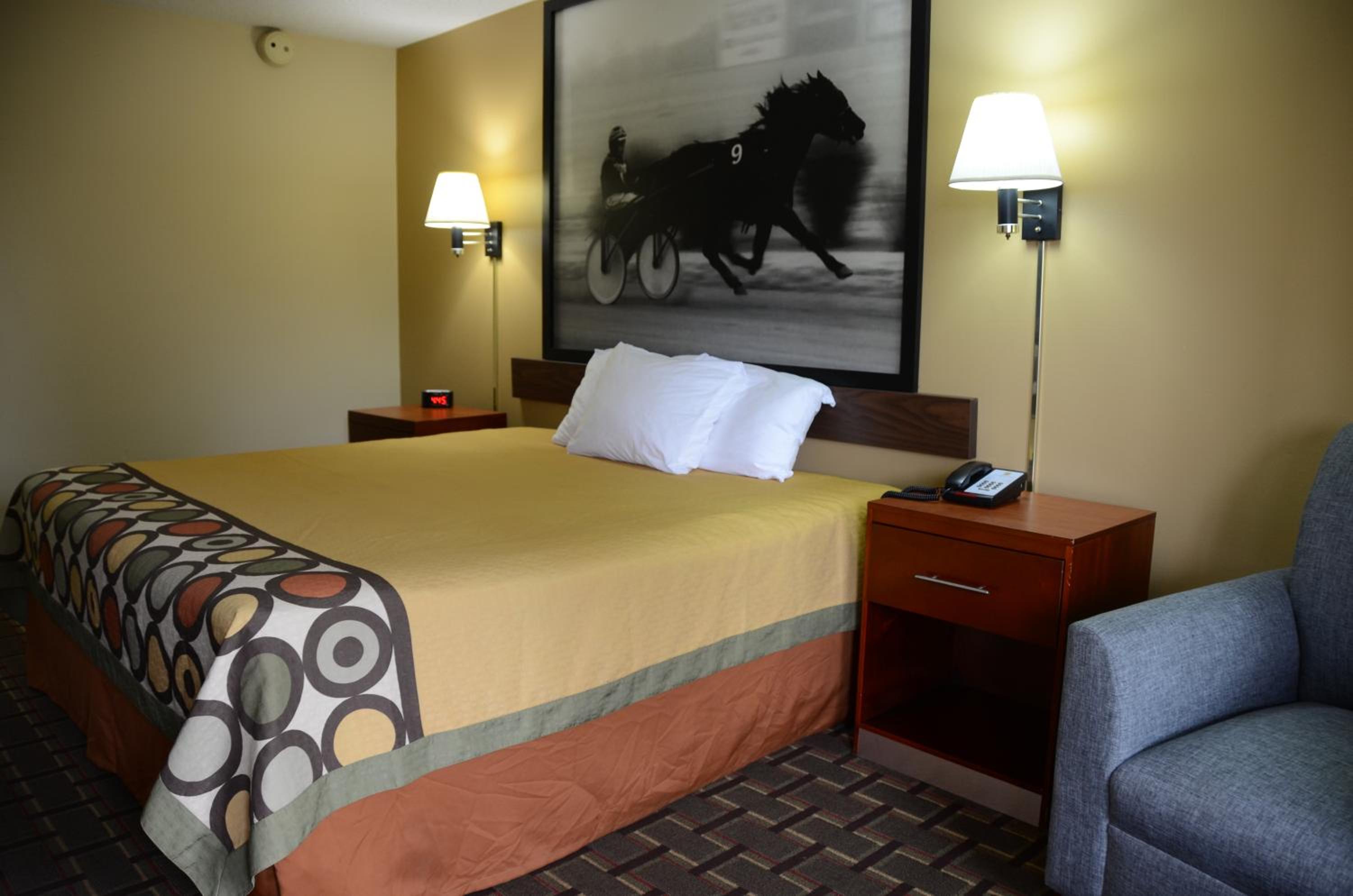 Super 8 by Wyndham Franklin Hwy 31 - photo 20