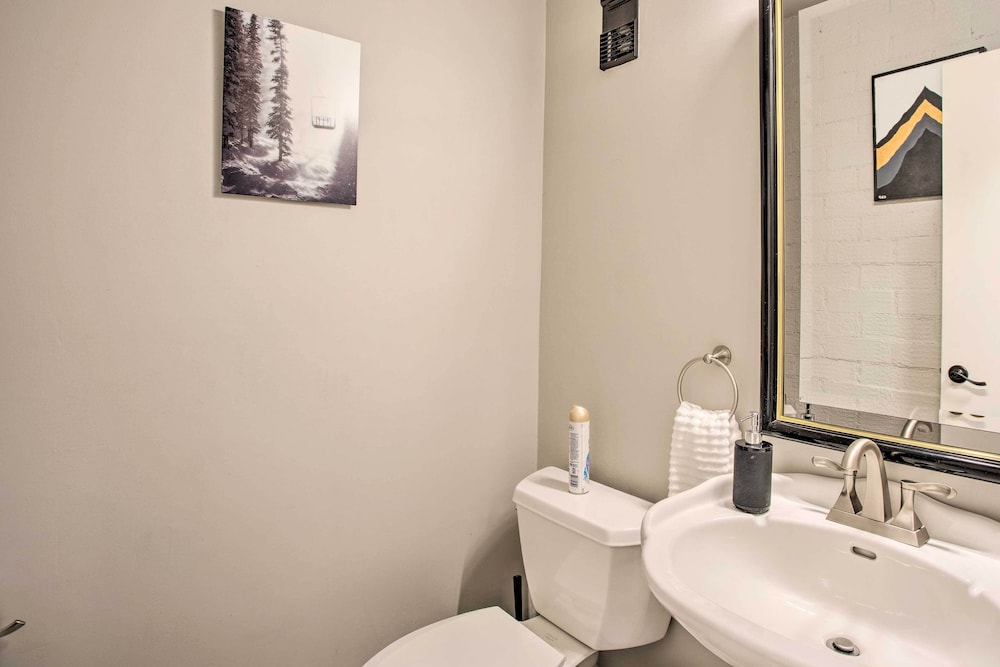 Modern Townhome about 4 Miles to Beaver Creek Resort - photo 5