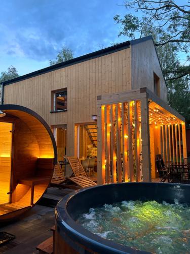 Sauna&Jacuzzi Domki Pod Brzozami Sława — hotel in Slawa