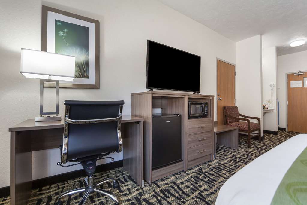Quality Inn & Suites Omaha Chalco - photo 9