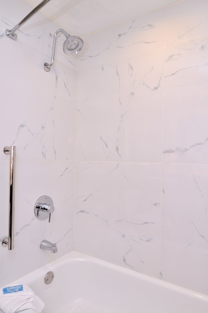 Holiday Inn Express & Suites Austin North Central an IHG Hotel - photo 4