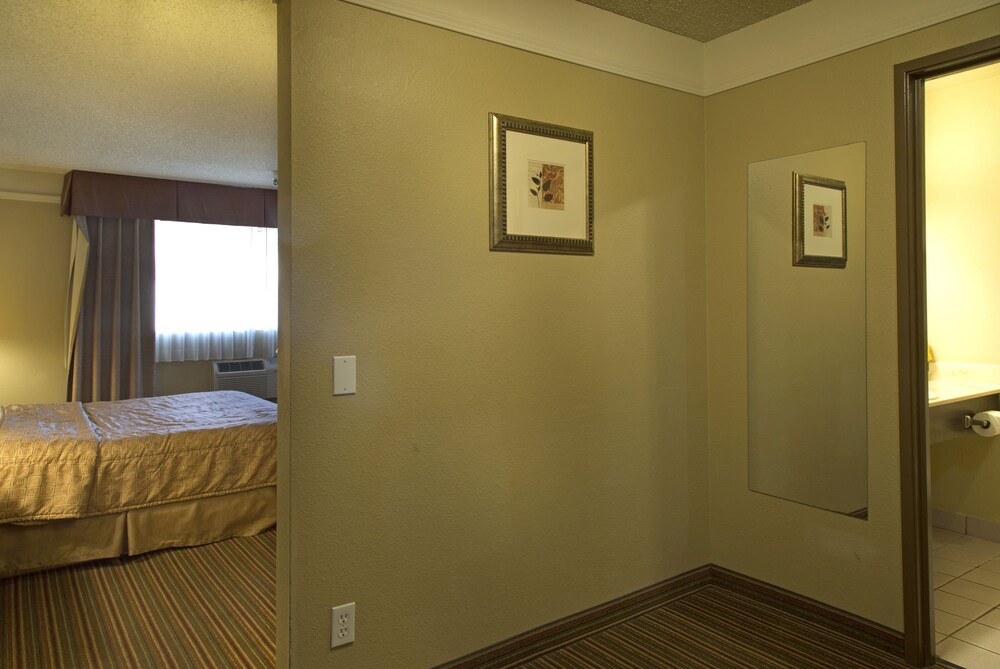 Travelodge La Mesa - photo 34