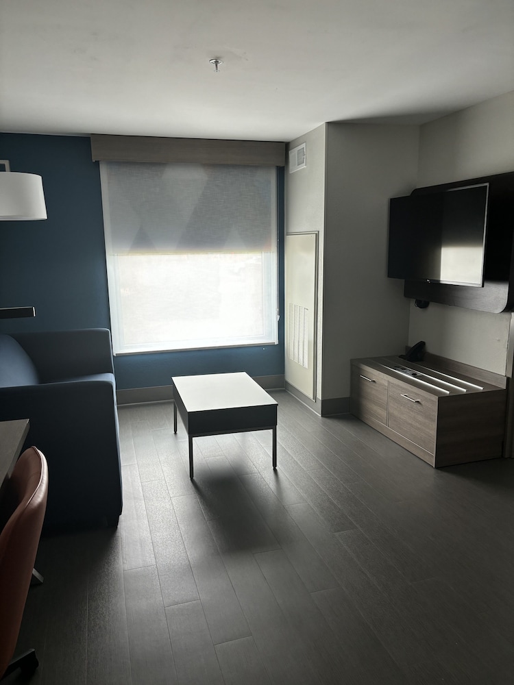 Holiday Inn Express & Suites Wilson I 95 By IHG - photo 2