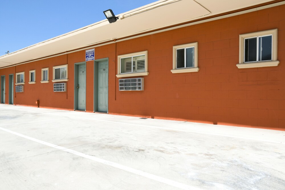 Merle Motel - photo 32