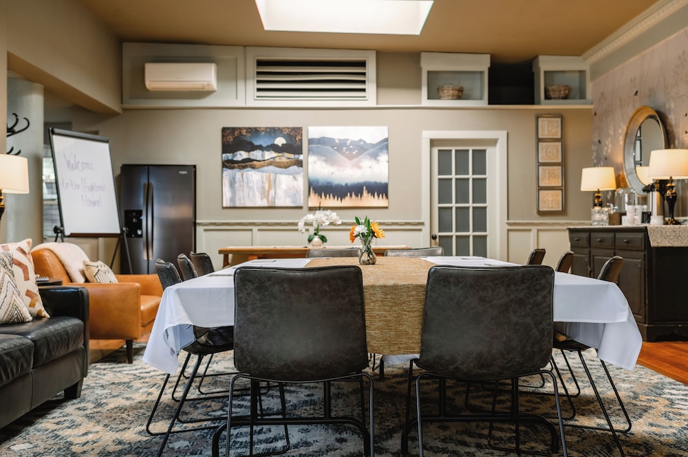 Highland Haven Creekside Inn - photo 172