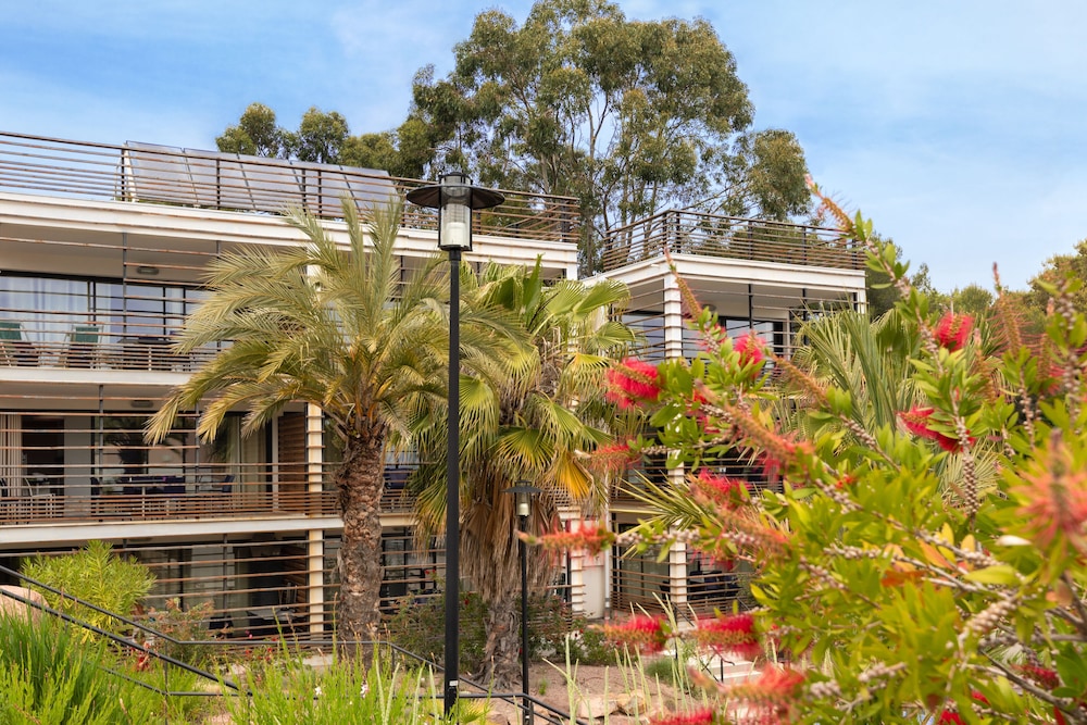 Hôtel Résidence Saint Raphaël Riviera — 4-Star Luxury Hotel in Saint-Raphael, France